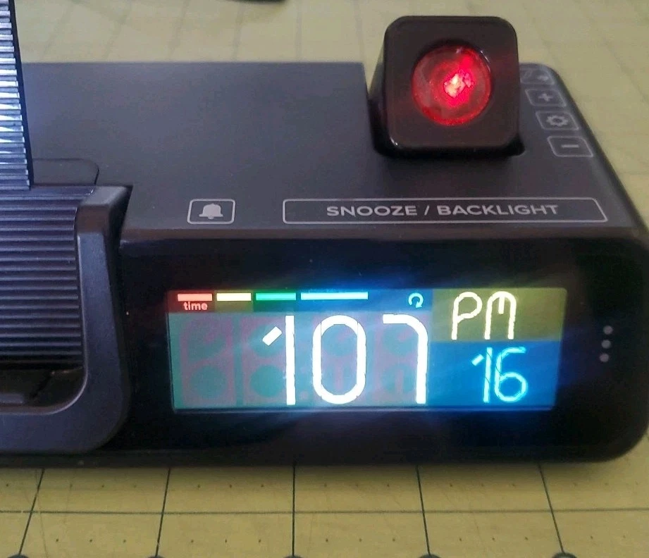 La Crosse C80765 Tecnología Reloj Despertador Moderno, Cargador de Teléfono Adaptador de Pared Foto 4 de 4