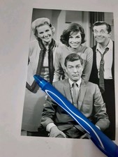 THE DICK VAN DYKE SHOW, ROB, LAURA, SALLY & BUDDY, GLOSSY B&W, 4X6 PHOTO