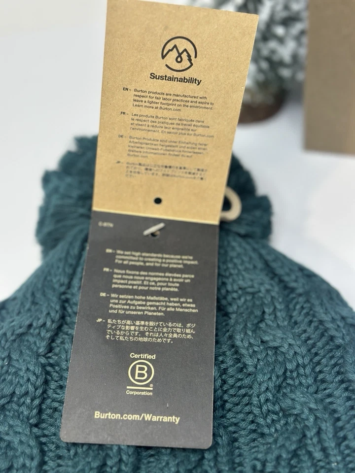 NUEVO Gorro Burton para mujer con cremallera forrado de lana esmeralda profunda invierno tejido con cable pompón Foto 3 de 4