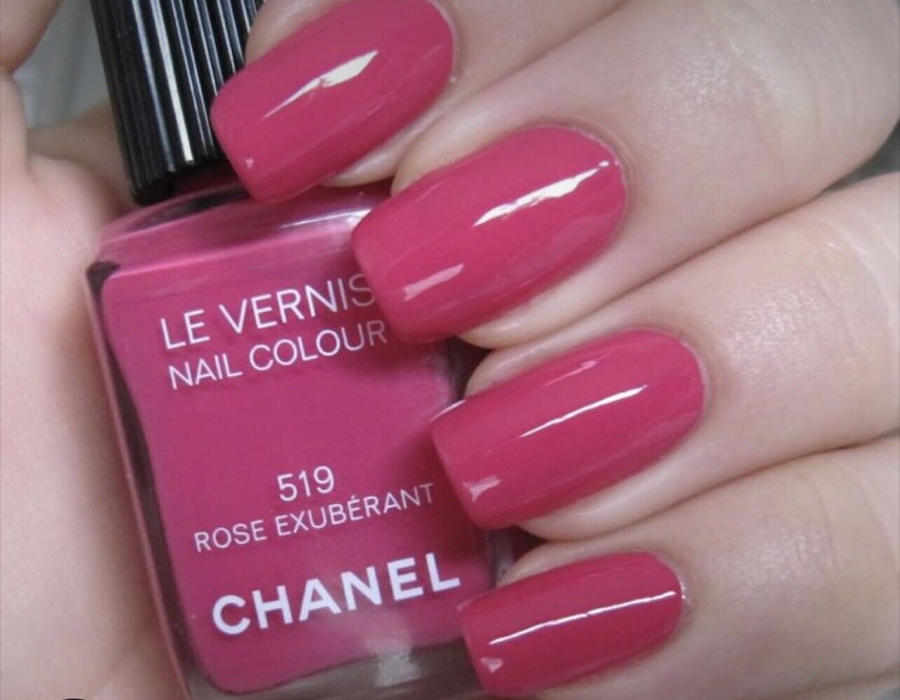 Review and nail application of Chanel 521 rose cache' 