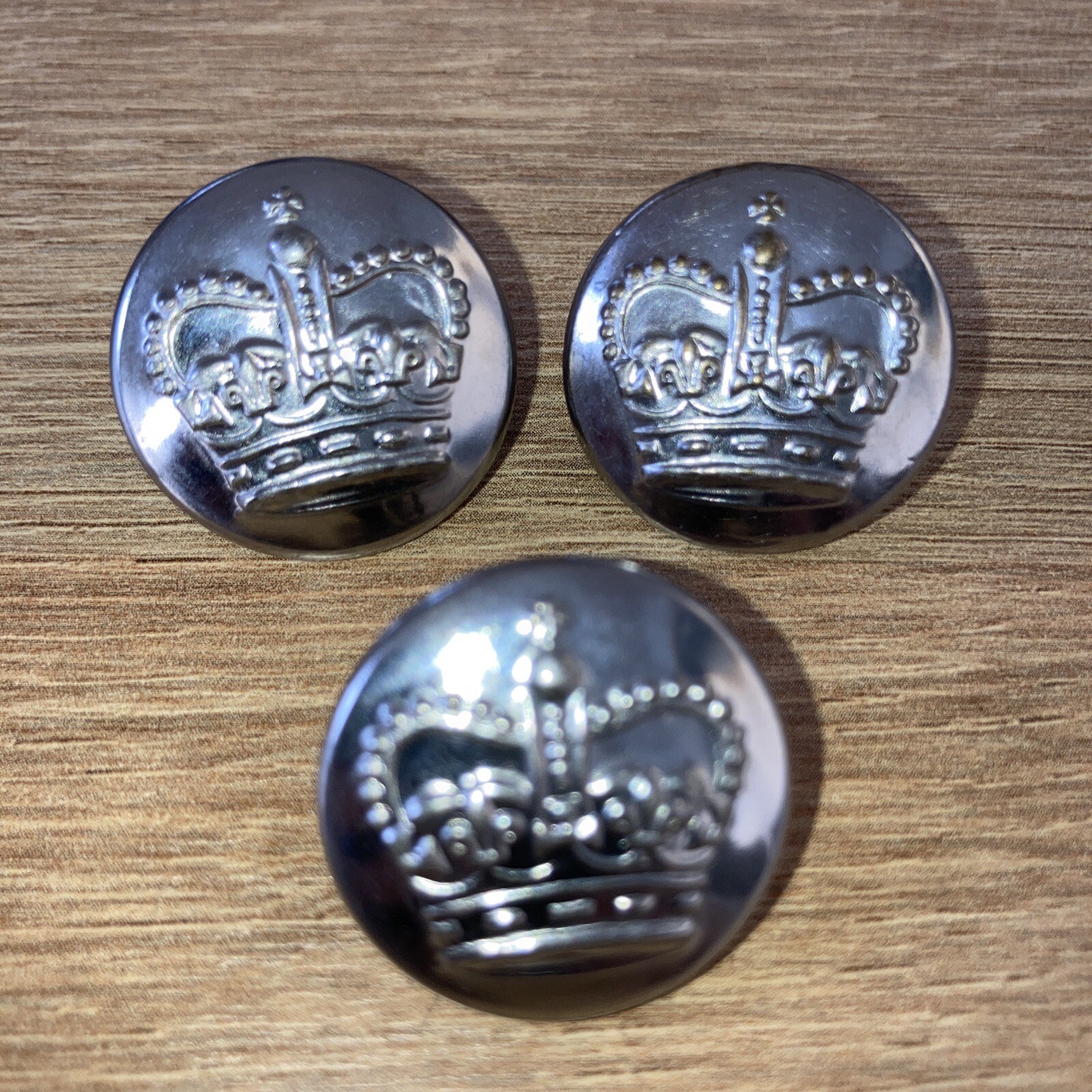 Pair of Military & Security 22mm Crown Buttons Made By Grantham (0989)