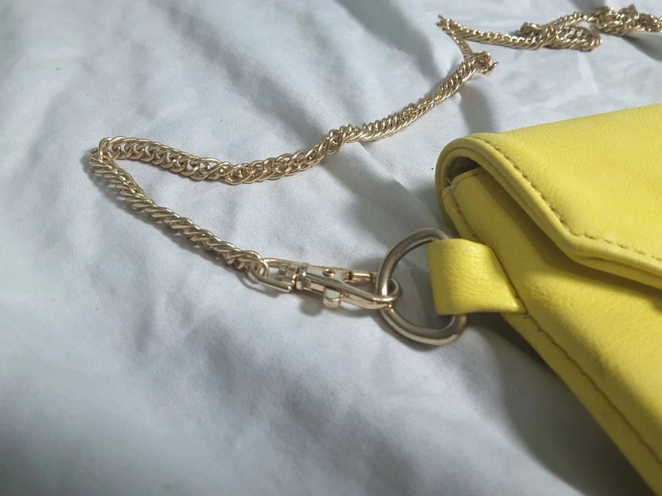 Bolso sin asas bandolera Street Level amarillo imitación cuero Foto 3 de 4