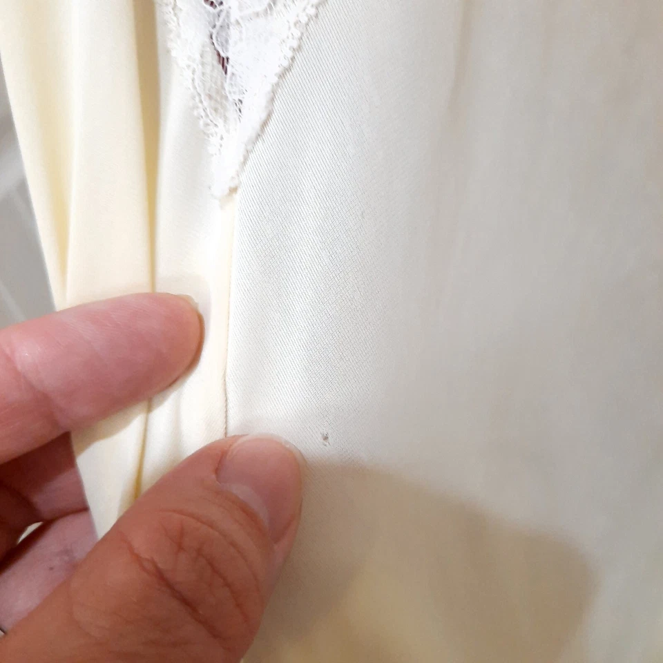 Camisón Vintage Lucie Ann Amarillo Negligee Chantilly Encaje Pequeño Nylon Cuello en V Foto 3 de 4