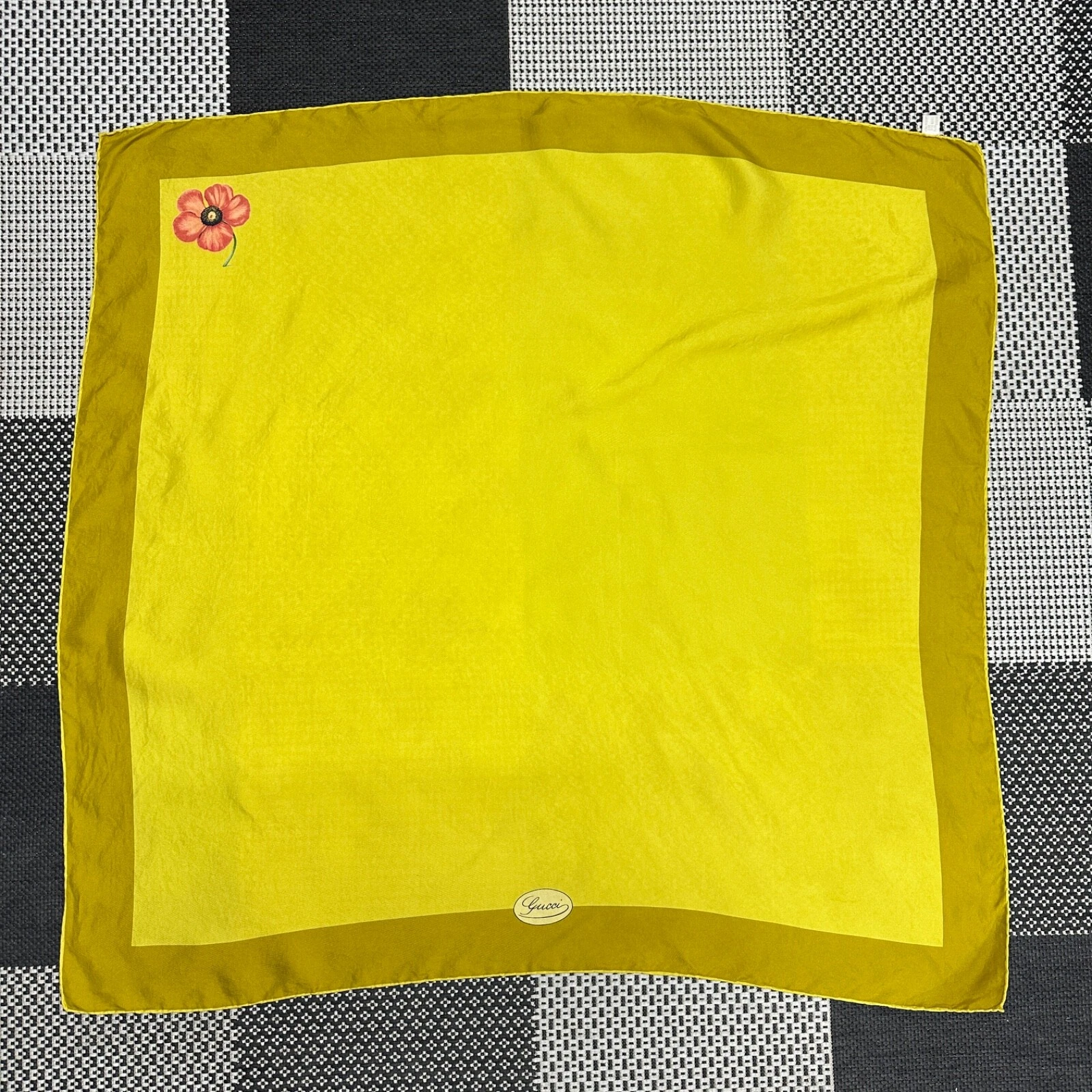 Foulard vintage GUCCI en soie jaune