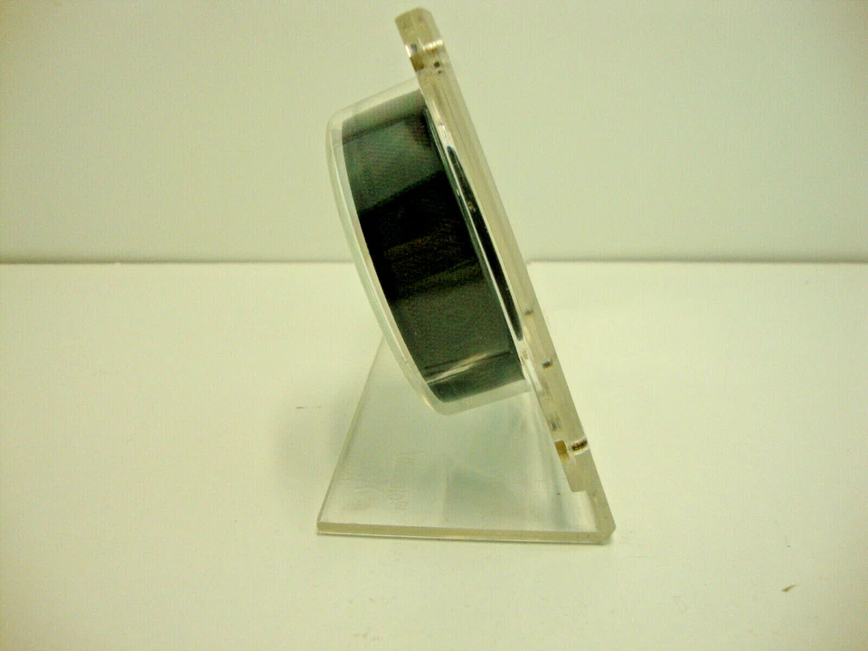 Tarjeta de recuerdo de Detroit Red Wings 1997 Stanley Cup Champions Puck y Nick Lidstrom Foto 2 de 4