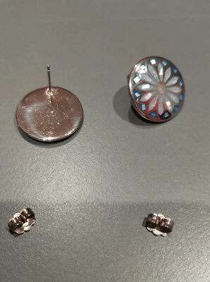 Boucle d'oreilles bleues et nacre blanche en Acier - Photo 1/4