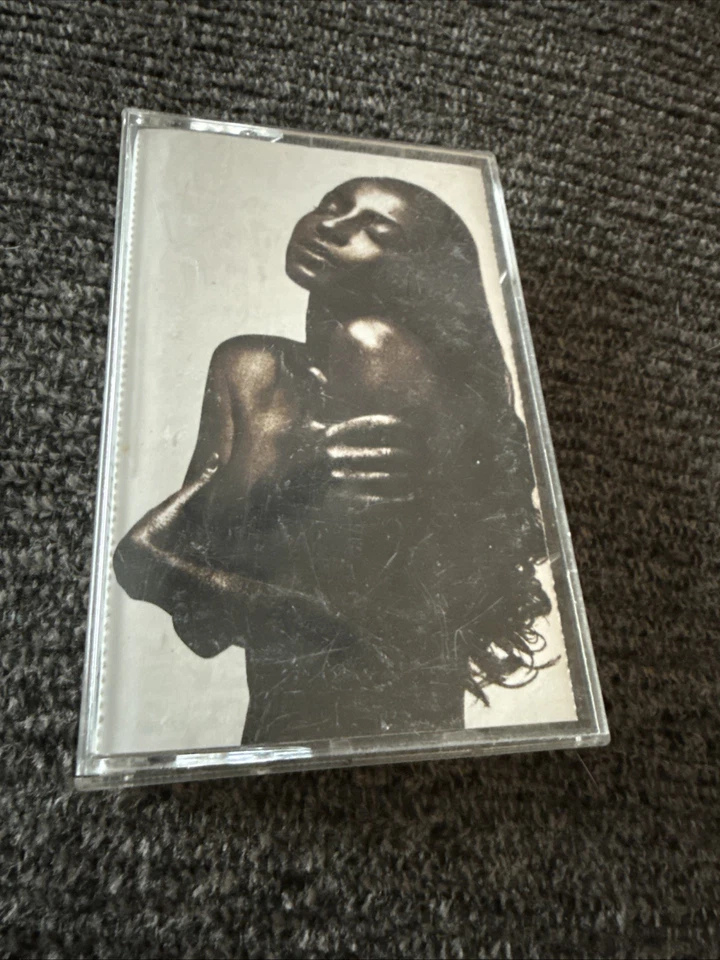 Sade Love Deluxe Cassette Tape 1992 Sony Music Epic Soul Pop Jazz VG+ — 第 3/4 张图片
