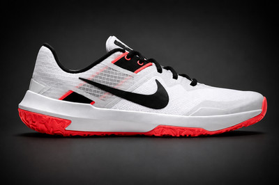 Nike Varsity Compete TR 3 Men s 7.5 White Black Crimson Training Shoes