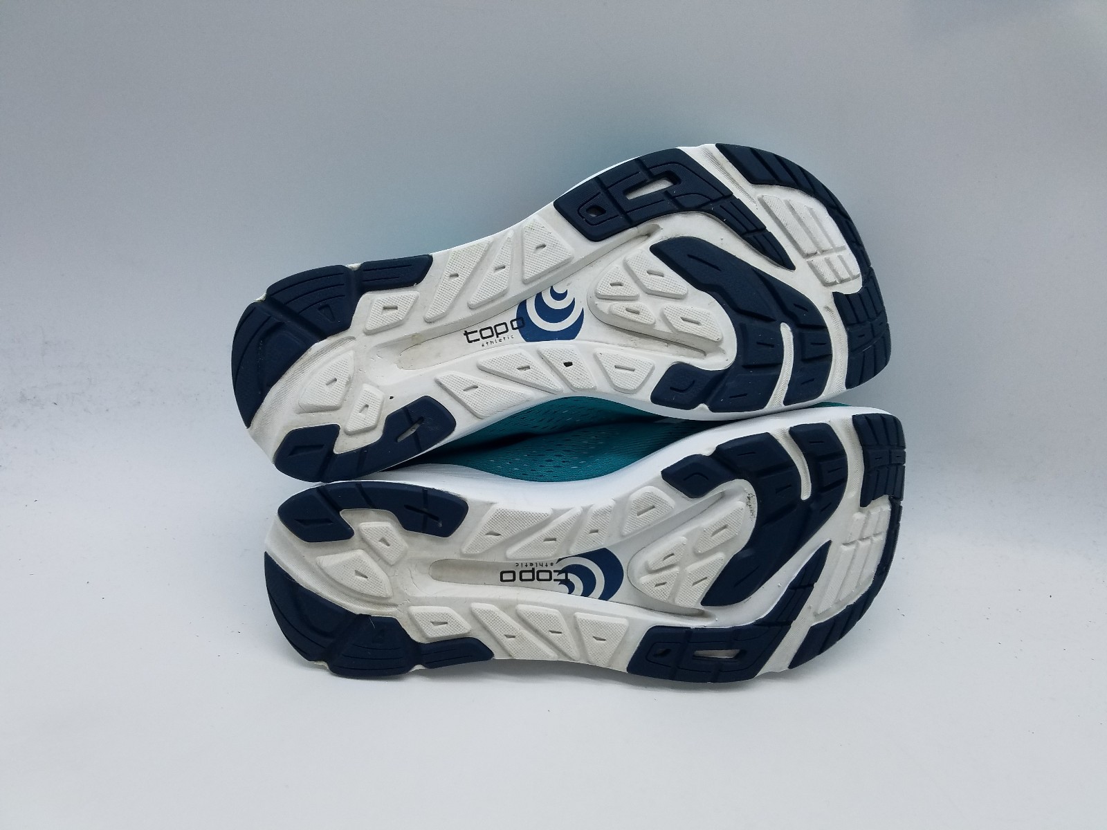 Topo Cyclone Men's Size 8 Running Shoes Cyan Red