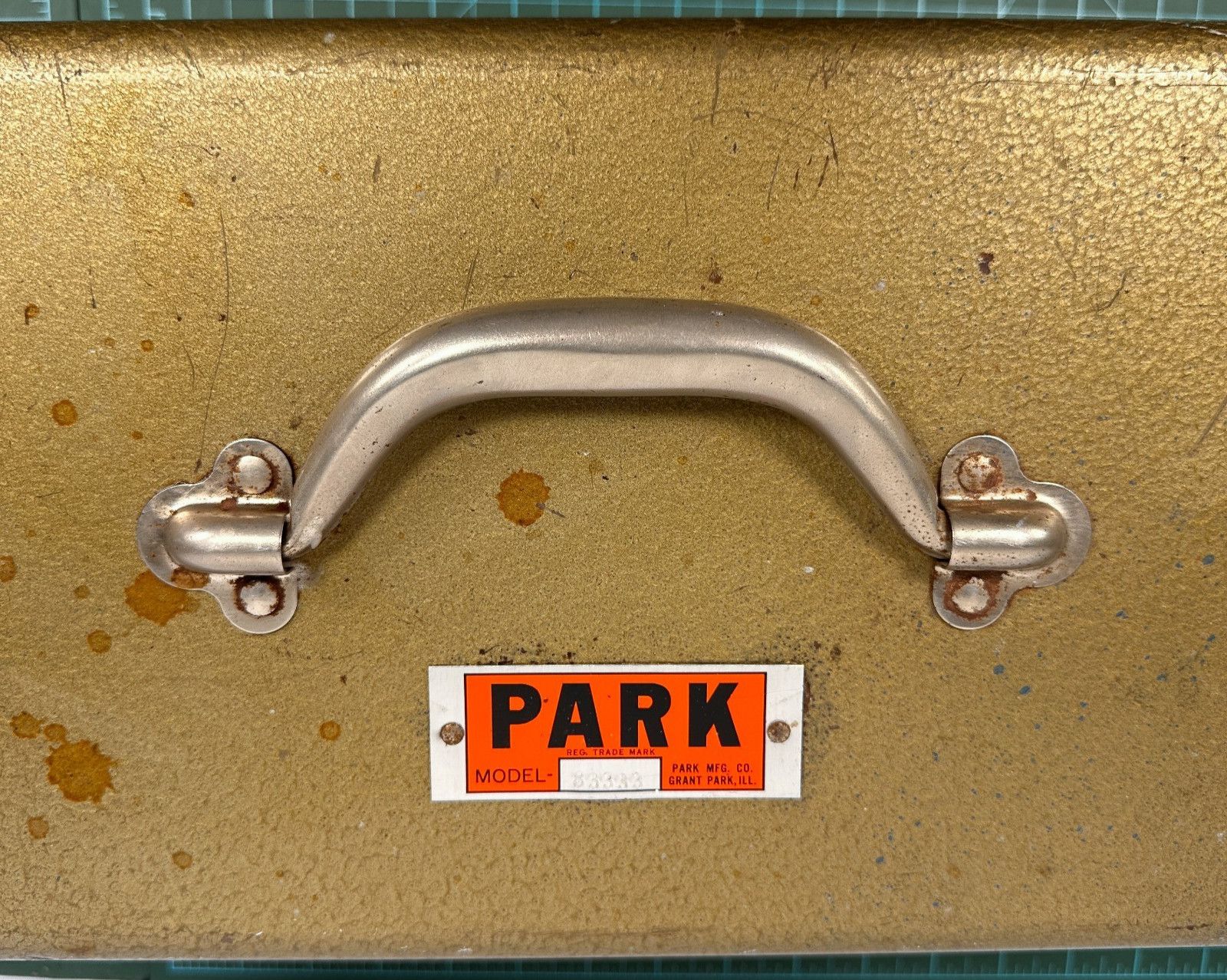 Vintage Park Steel Tackle Box Brown Green Felt Tray Tool Storage Model 83333