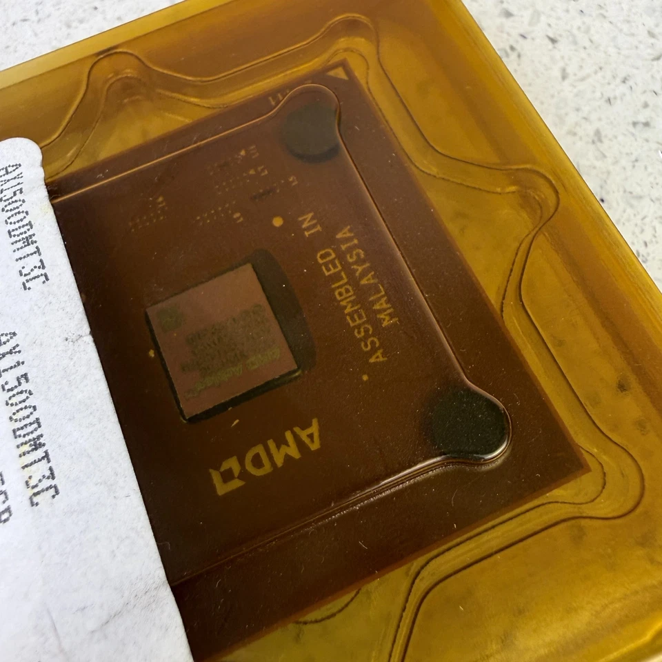 AMD Athlon XP 1500+ - AX1500DMT3C     Socket A CPU  462 - Image 2 of 3