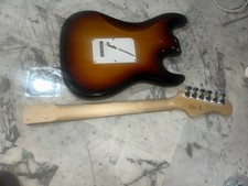 guitare électrique Fender Stratocaster ( bien lire l'annonce ) ou faire offre