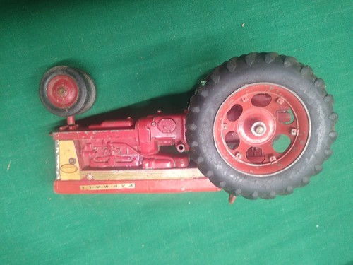 IH International Lot Of 5 1:16 Farm Tractors & Wagon For PARTS and Restoration - Picture 17 of 19