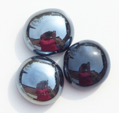 Glasnuggets - schwarz-opak, irisierend, ca. 28-30 mm, 500 g