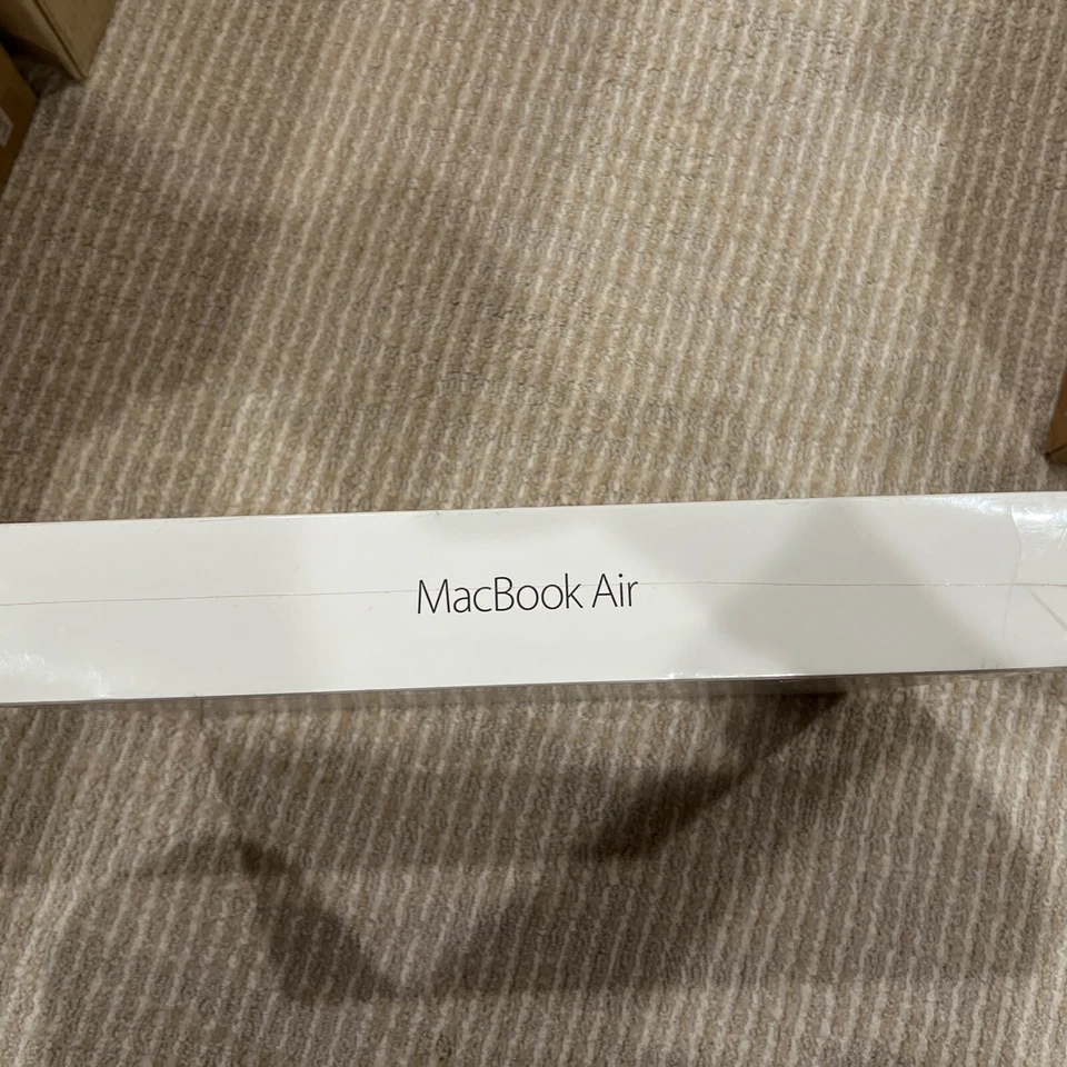 Apple 13.3 MacBook Air 1.6GHz Core i5 8GB RAM 128GB SSD Silver MMGF2LL/A - Image 2 of 2