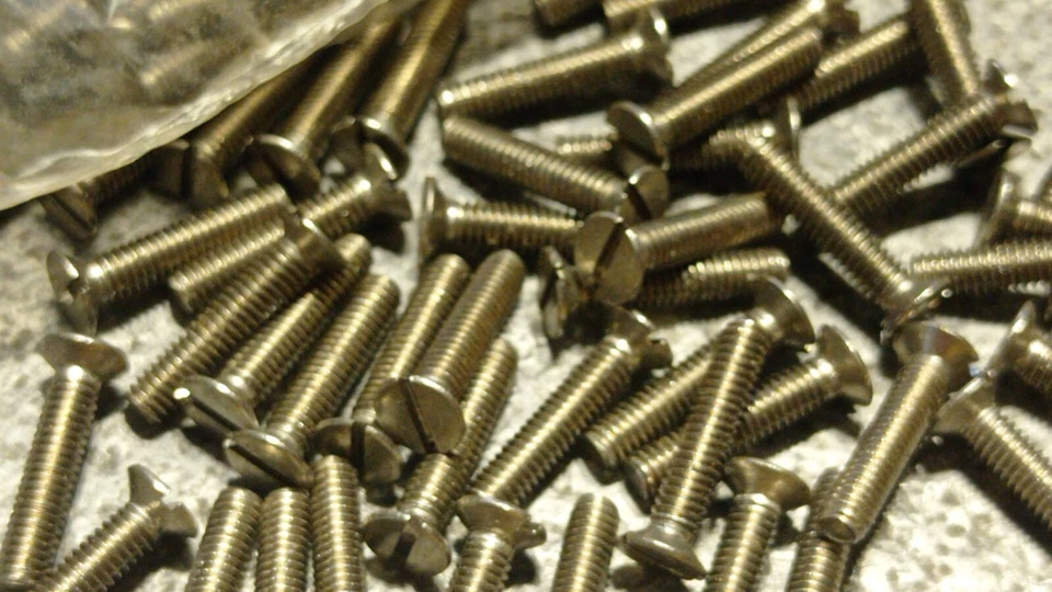 VITE A TESTA PIANA SVASATA IMPRONTA A TAGLIO M 2,5 X 11  CONF. 250 PEZZI - Immagine 3 di 3