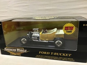 アメリカンマッスル 1/18 FORD T-BUCKET ファイアパターン 1/18 Road Signature 1923 Ford T-Bucket Roadster (White) Diecast