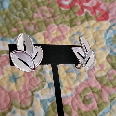 Vintage Trifari Silver Tone Leaf Clip On Earrings