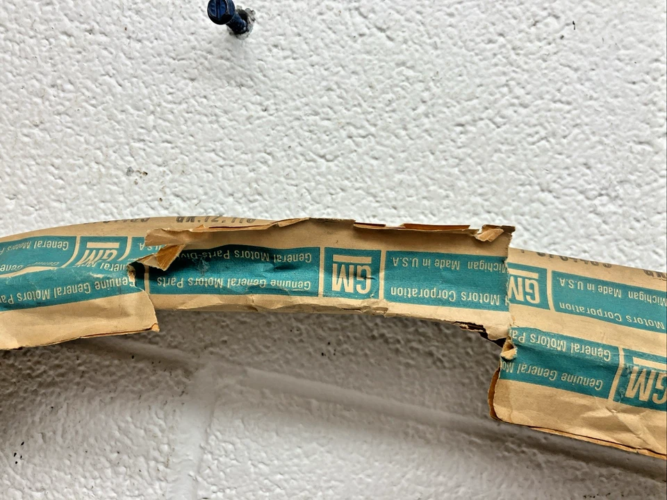 Nuevo OEM RH rueda trasera pozo embellecedor 8704483 1971 Chevrolet Impala 2 puertas (SR51) Foto 3 de 4