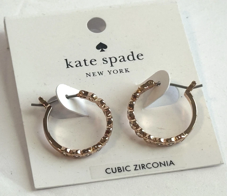 🆕 Pendientes de aro Kate Spade de oro rosa con delicado diseño de circonitas cúbicas Foto 2 de 4