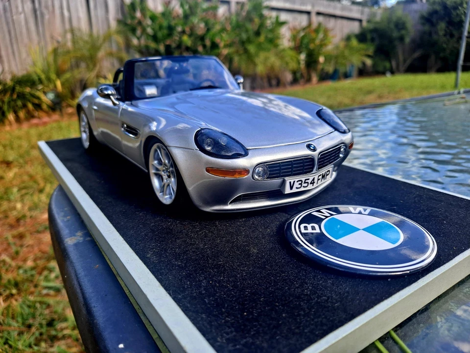 Kyosho 1/18 宝马 Z8 安装定制底座 — 第 2/4 张图片