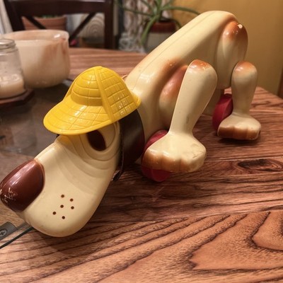 1970s Hasbro Digger The Hound Dog Sleuth Detective Pull String Toy Feet Work