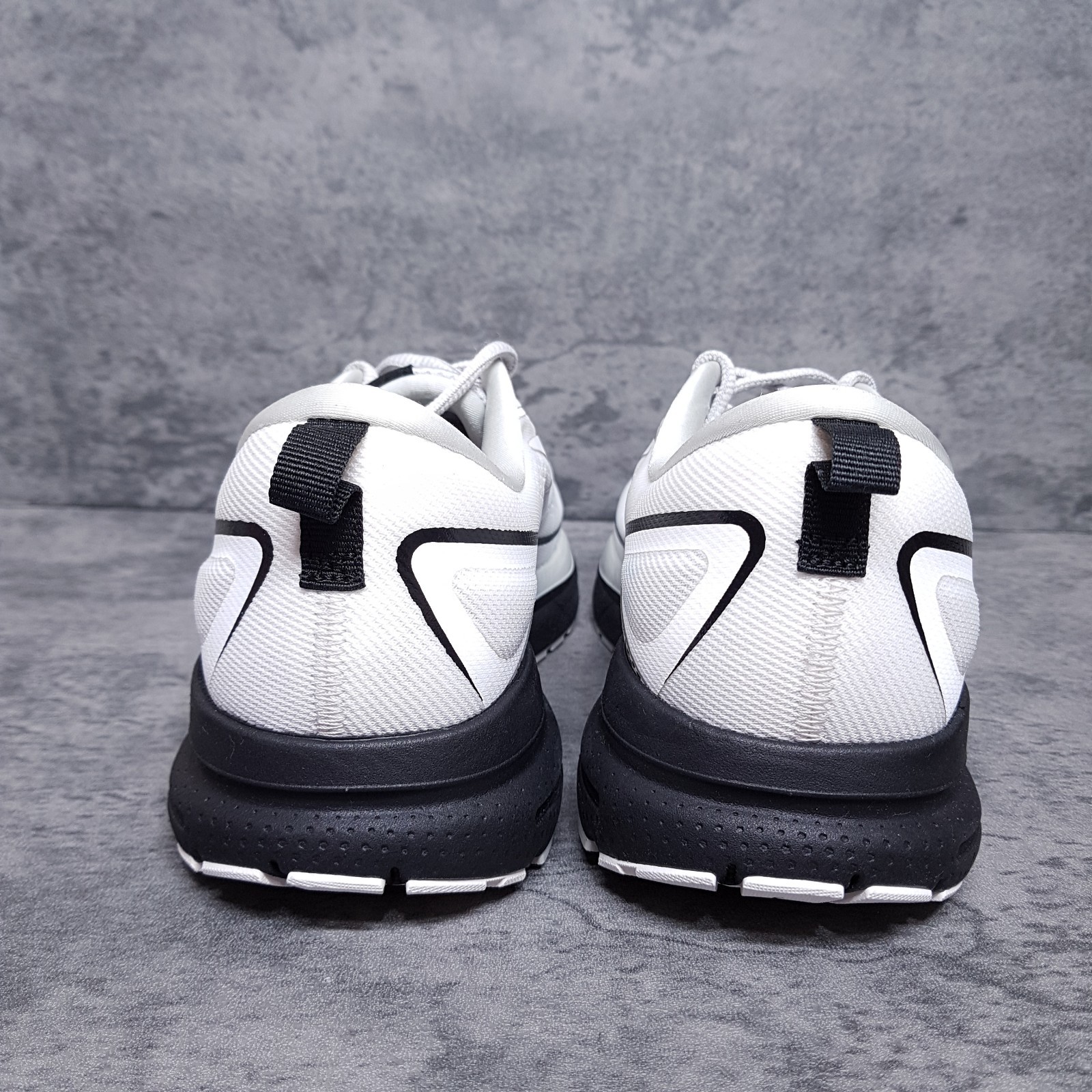 BROOKS Trace 3 Running Shoes Womens Size 11 B White Oyster Black thumbnail 4