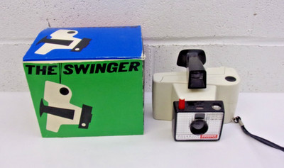 Vintage Polaroid Land Camera Model 20 Swinger w Box and flash 1965