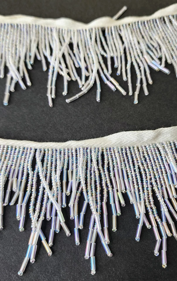 Borde de flecos con cuentas iridiscentes blancas de alta costura - adorno de 3,5" x 3 yardas 19 pulgadas Foto 2 de 4