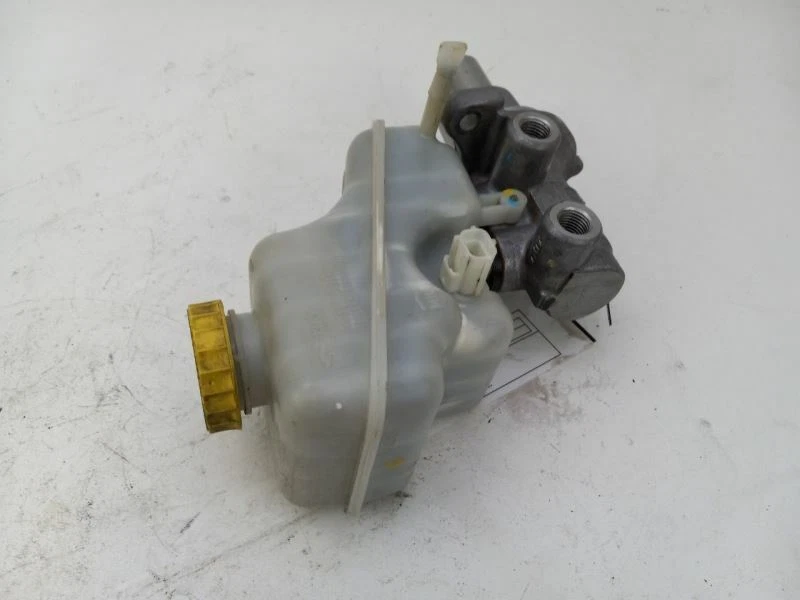 2009 - 2010 CHRYSLER 300 BRAKE MASTER CYLINDER - Image 2 of 4