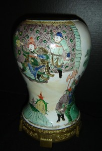 Antique Chinese Kangxi Reign Wucai Famille Verte Porcelain Vase Emperor Warriors