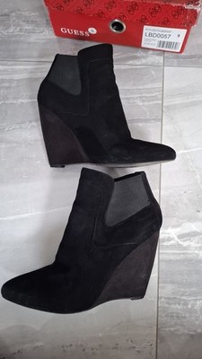 Guess schwarze Wildleder Keilabsatz Stiefeletten UK 9 elastische Seitenabsätze mit Karton