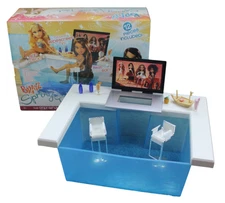Bratz Spring Break Pool Doll Play Set w/ Box Stools Accessories Toys MGA RARE