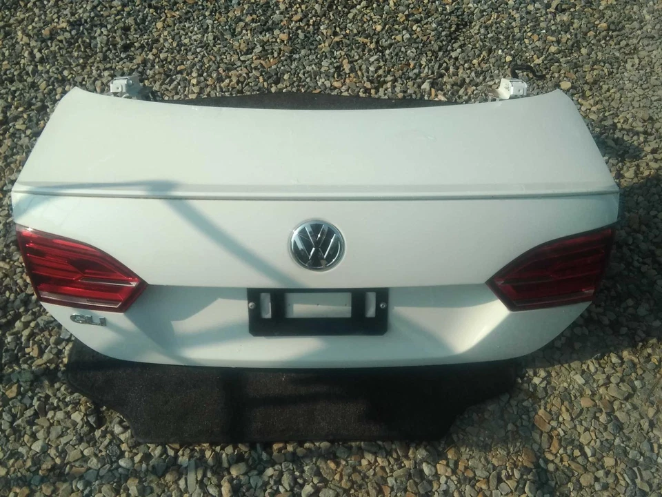 Used Deck Lid fits: 2014 Volkswagen Jetta gli w/rear view camera Grade A Foto 2 de 4