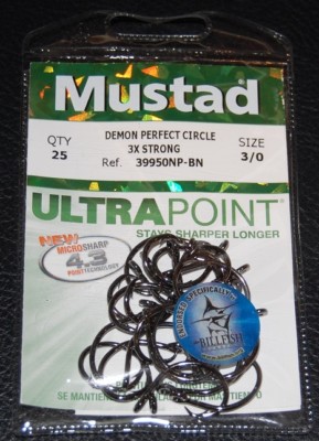 25 Mustad 39950NPBN-100 Ultra Point Size 10/0 Demon Circle Hooks 3X