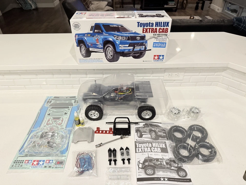 TAMIYA 1/10 Scale Toyota HILUX EXTRA CAB CC-01 4WD Off Road R/C Model Truck Kit - Image 3 of 4