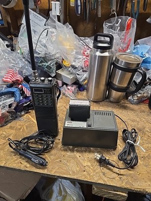 ICOM IC-02AT VHF FM Transceiver 2 Battery's & Charger, Radio