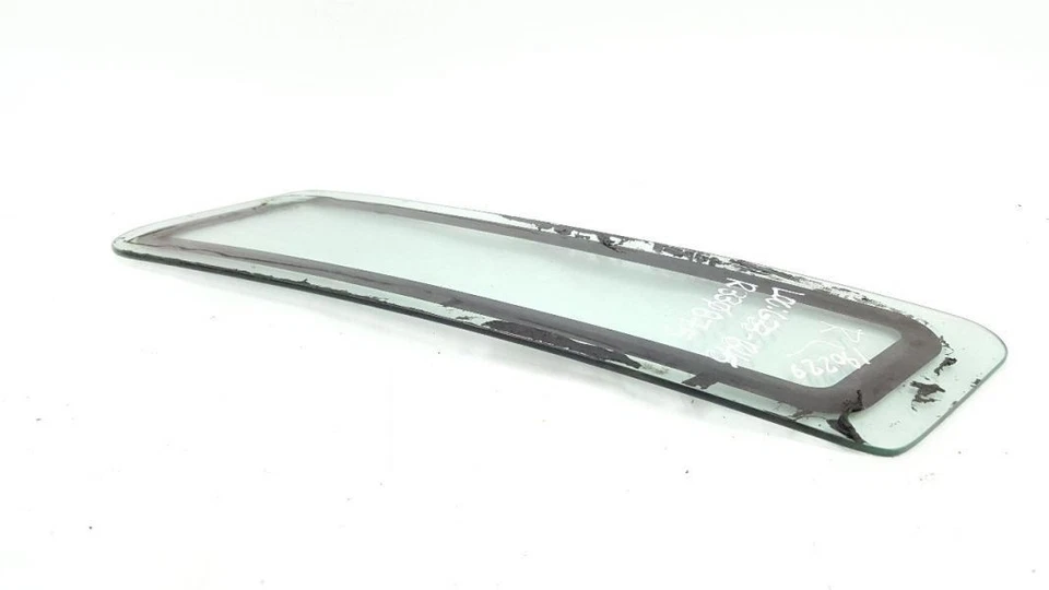 Cuarto de vidrio trasero lado del conductor OEM 80 81 82 83 84 85 86 88 89 Lincoln Town Car Foto 3 de 4