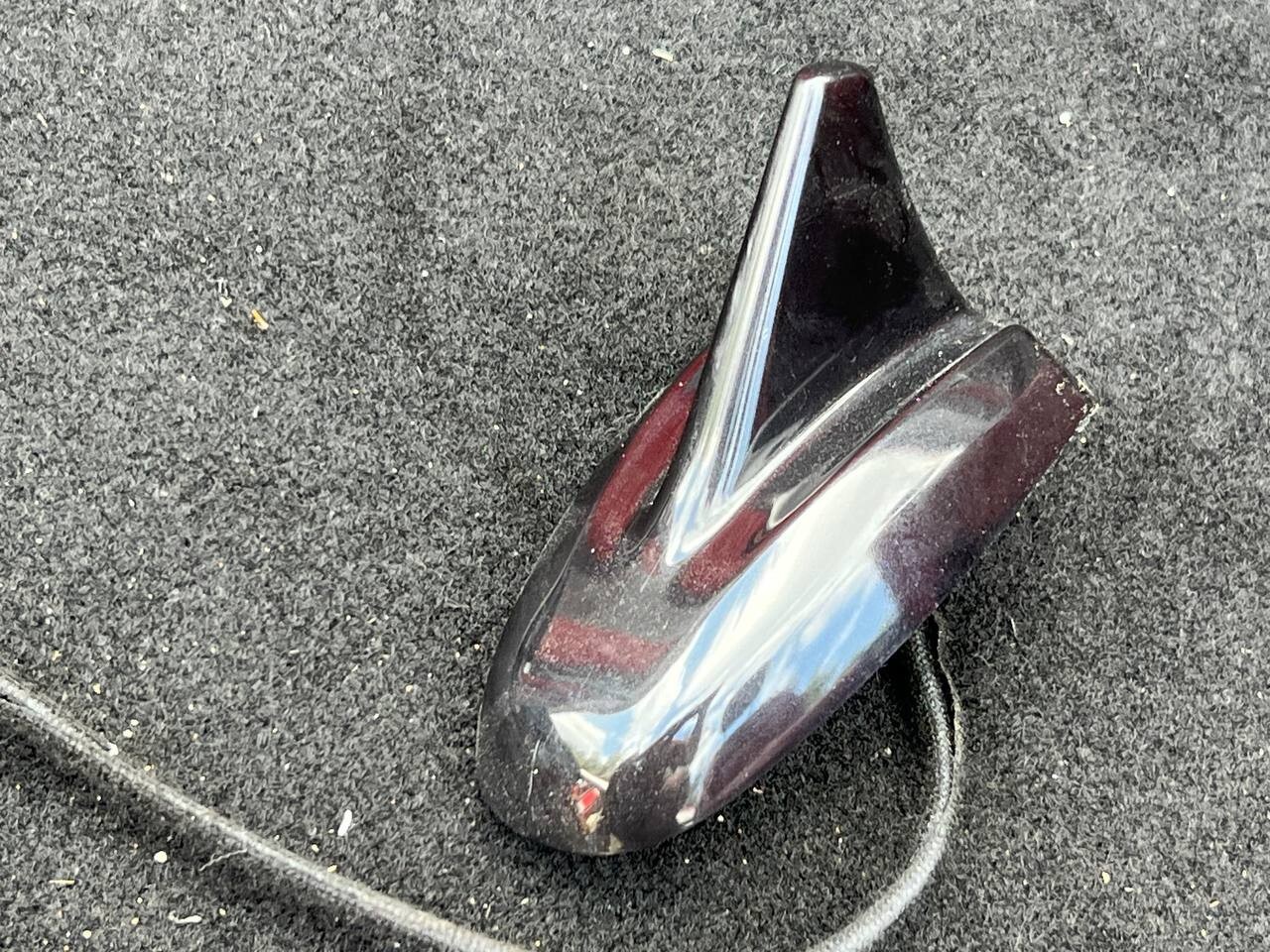 Maserati Ghibli OEM Shark Antenna Module – Part Number 670026012