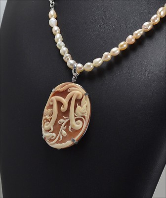 CIONDOLO IN ARGENTO 925 CON PERLE E CAMMEO CORNEOLA INIZIALE