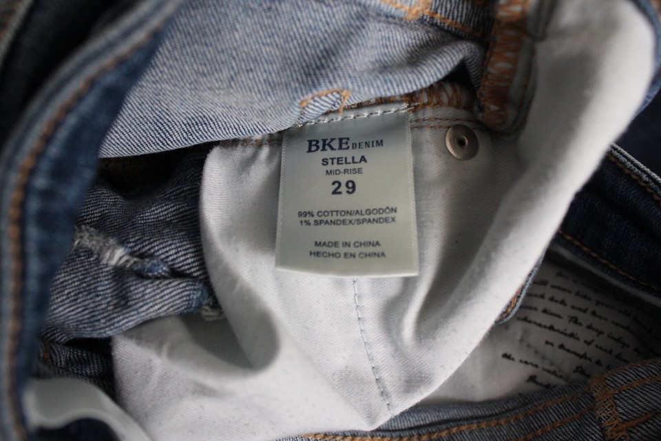 Buckle BKE Stella Denim Jean Shorts Size 29 Womens Distressed mid Rise