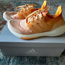 Adidas Ultraboost 22 Women s Orange and White Running Sneakers Sz 5.5 GX8018