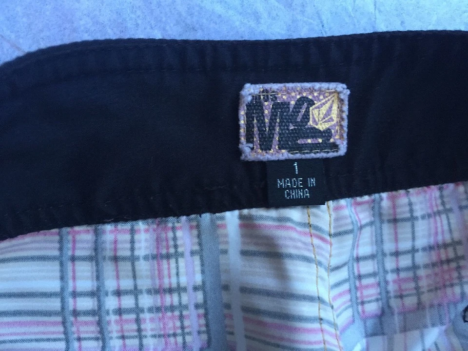 Juniors Volcom "Poison Oak" Board Shorts Size 1 (4 Pockets) - Image 4 of 4