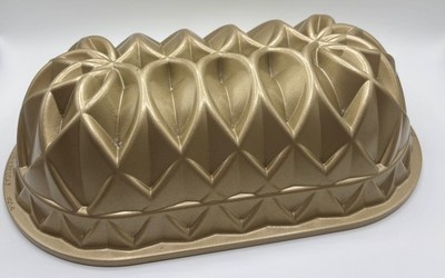Nordic Ware Jubilee Loaf Pan   Cast Aluminum Decorative Baking Pan (6 Cup)