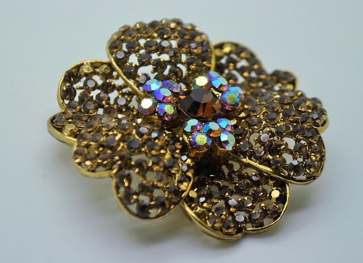 3D GORGEOUS FLOWER STYLE TOPAZ/TOPAZ AB STONE GOLD TONE BROOCH