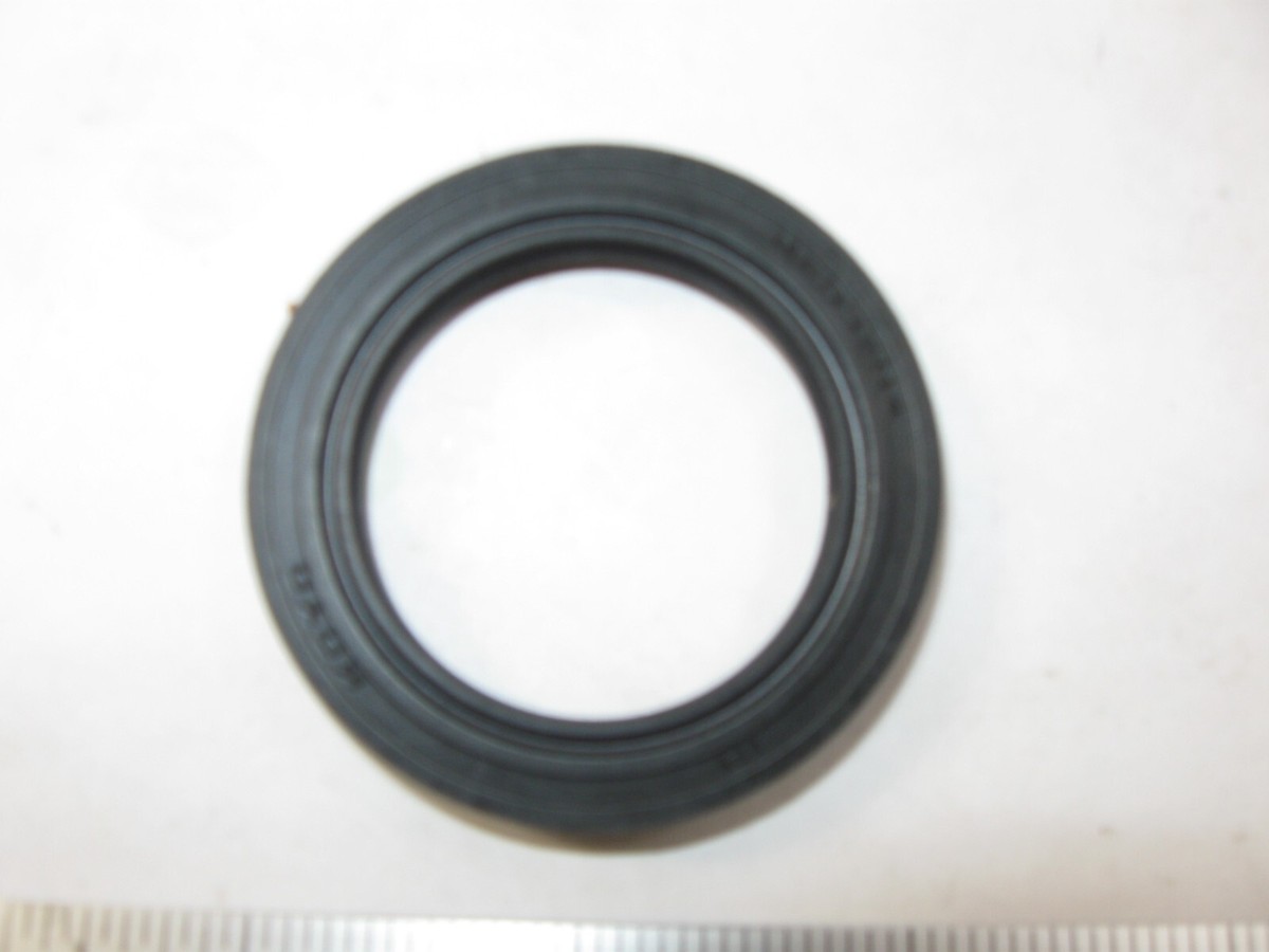SUZUKI DL1000 GSXR1000 NEW OEM REAR WHEEL 37X52X8 OIL SEAL 09284
