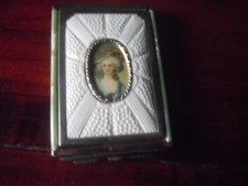 Vintage Girey pearly green camera compact lady wearing hat