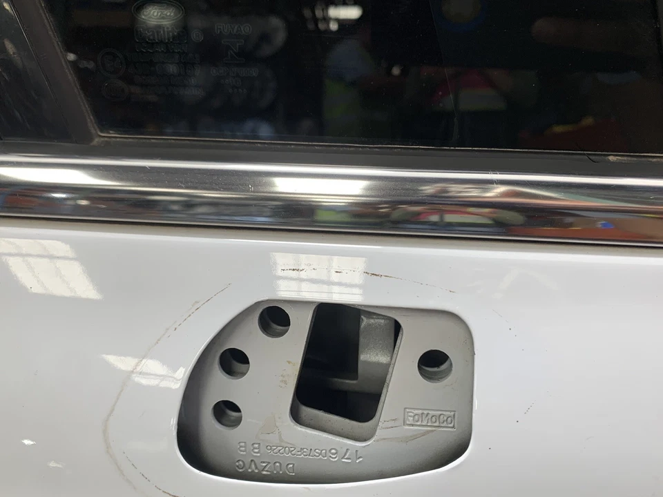 2017 Fusion Right Passenger Side Front Door Assembly Color: White Oem USED - Imagem 4 de 4