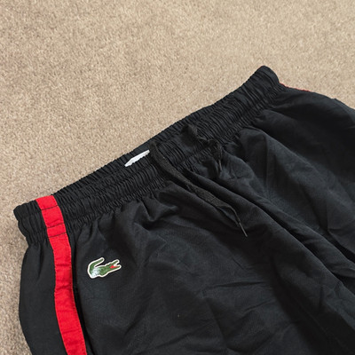 Lacoste Sport Herren Trainingshose Schwarz/Rot Gr. XL Seitenstreifen 76cm