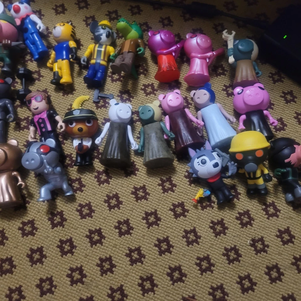 Lote de 30+ figuras de acción Roblox Piggy MiniToon Inc. PhatMojo Foto 3 de 3